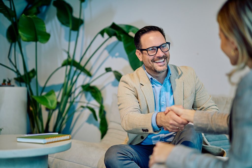 Entrepreneur working remotely while building a local digital marketing business